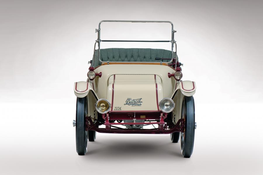  Detroit Electric Model 46 Cape Top Roadster 1914 года  (фото 11 из 26)